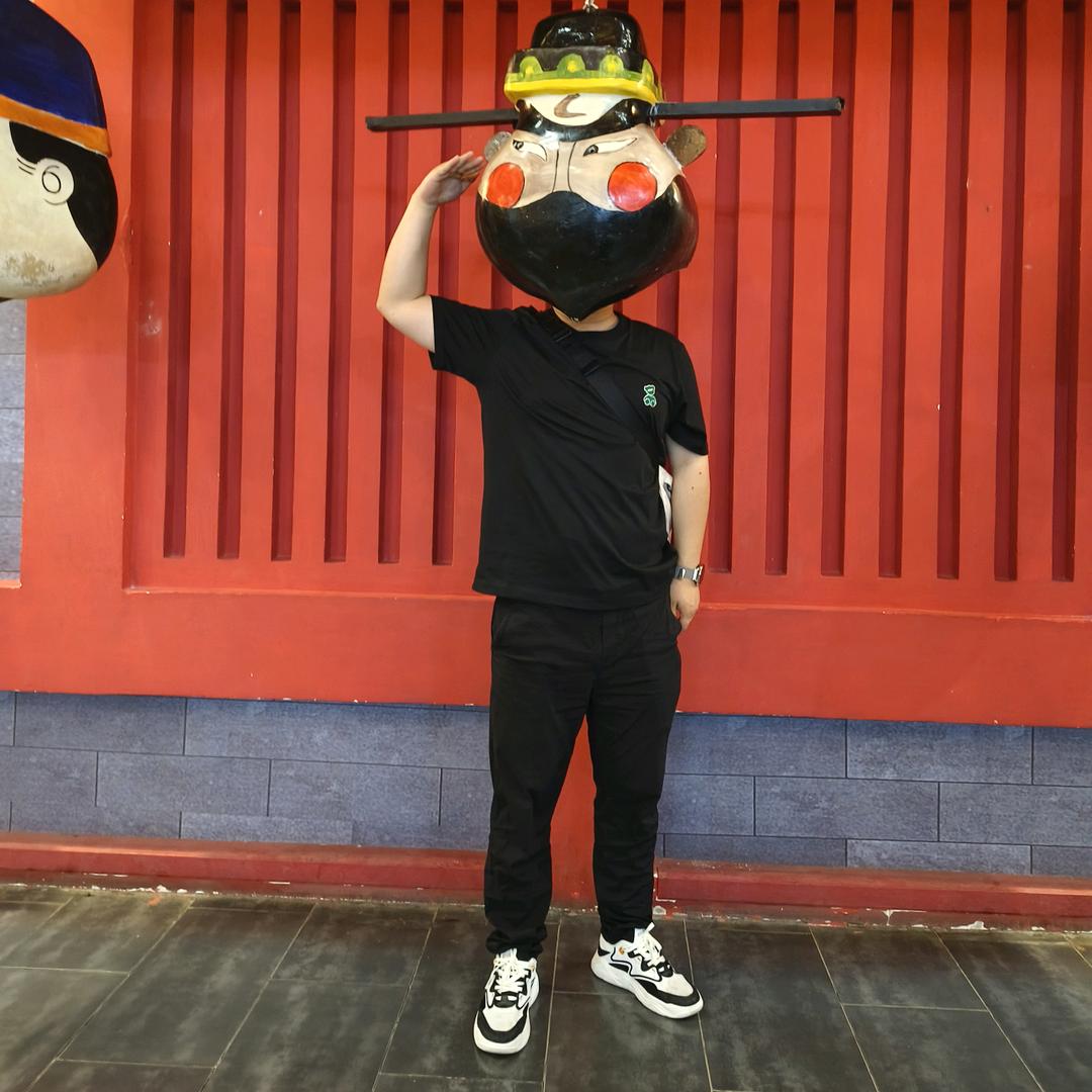 小洛🌈
