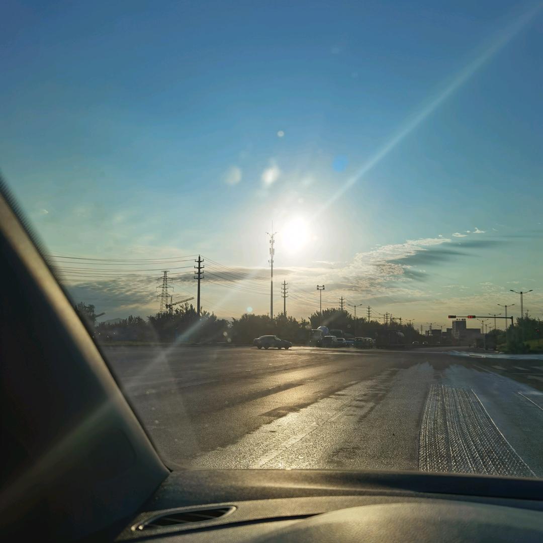 牵手过街的感觉