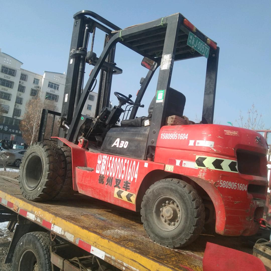 叉车出租，道路救援，吊车，升高车，轮挖。