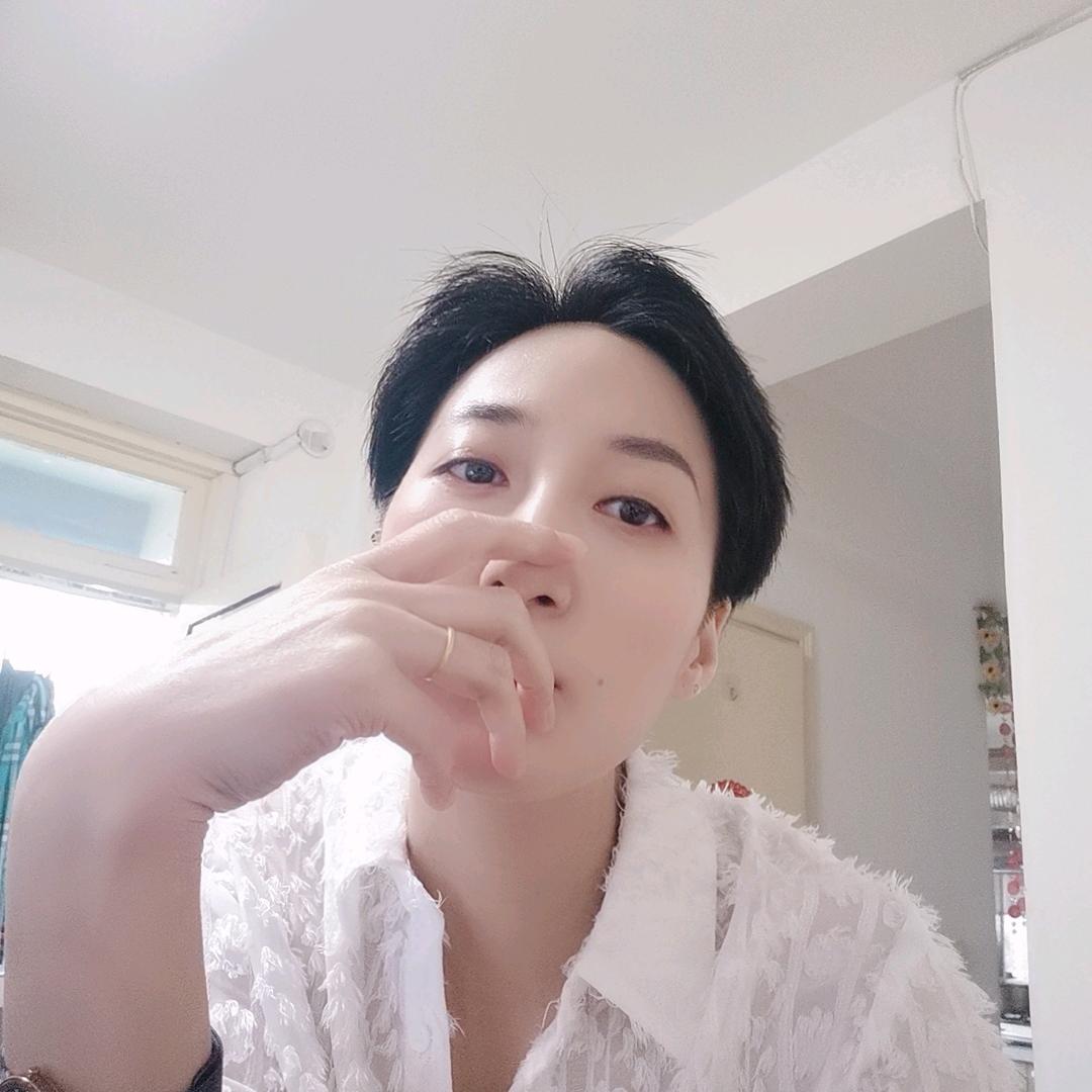 李磊LL头像
