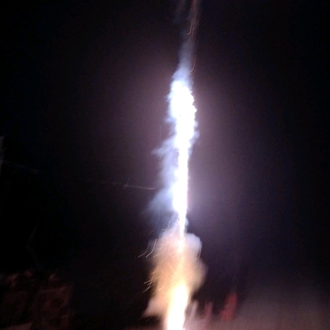 哥让太阳晒得屈黑