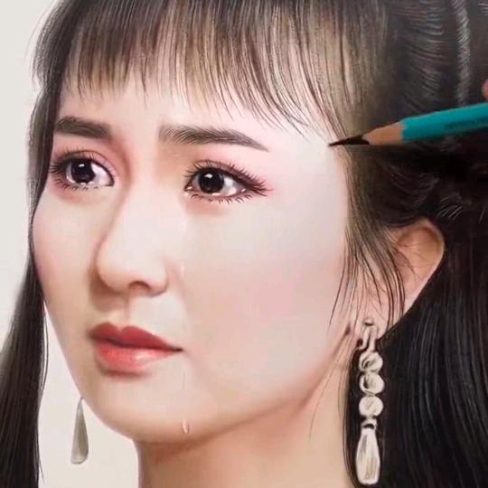 我姓王，女王👑的王头像