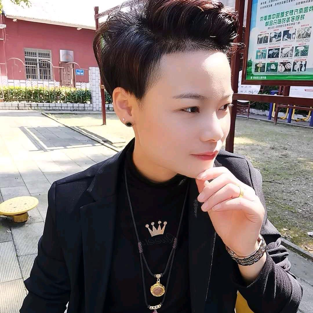 周佳易（进主页有橱窗）