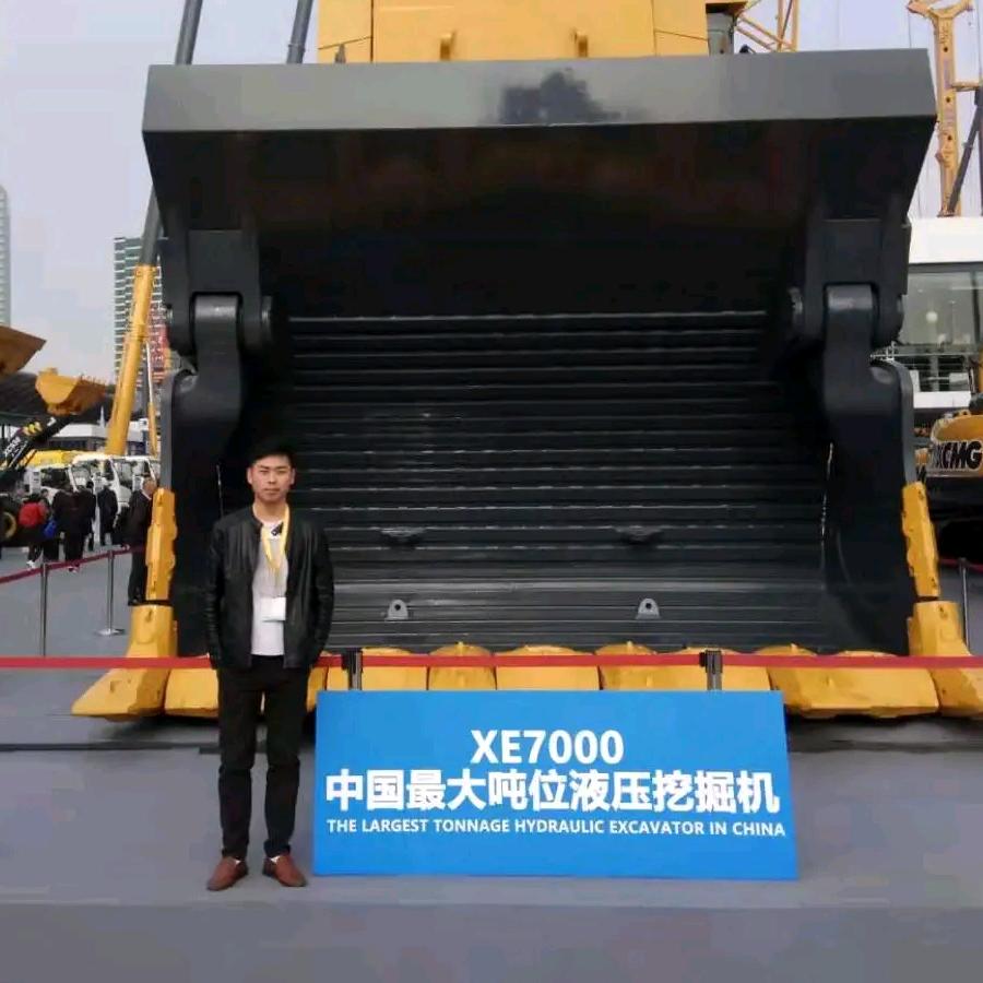 二手轮挖 抓木机 宁经理 鲁重机械