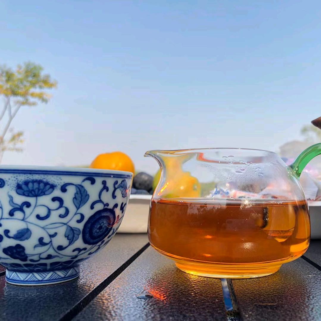 左手淡淡烟草香