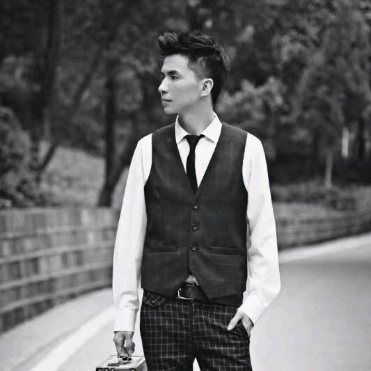 我有一只小毛驴,我从来也不骑。