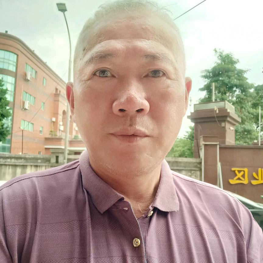 黑色毛衣