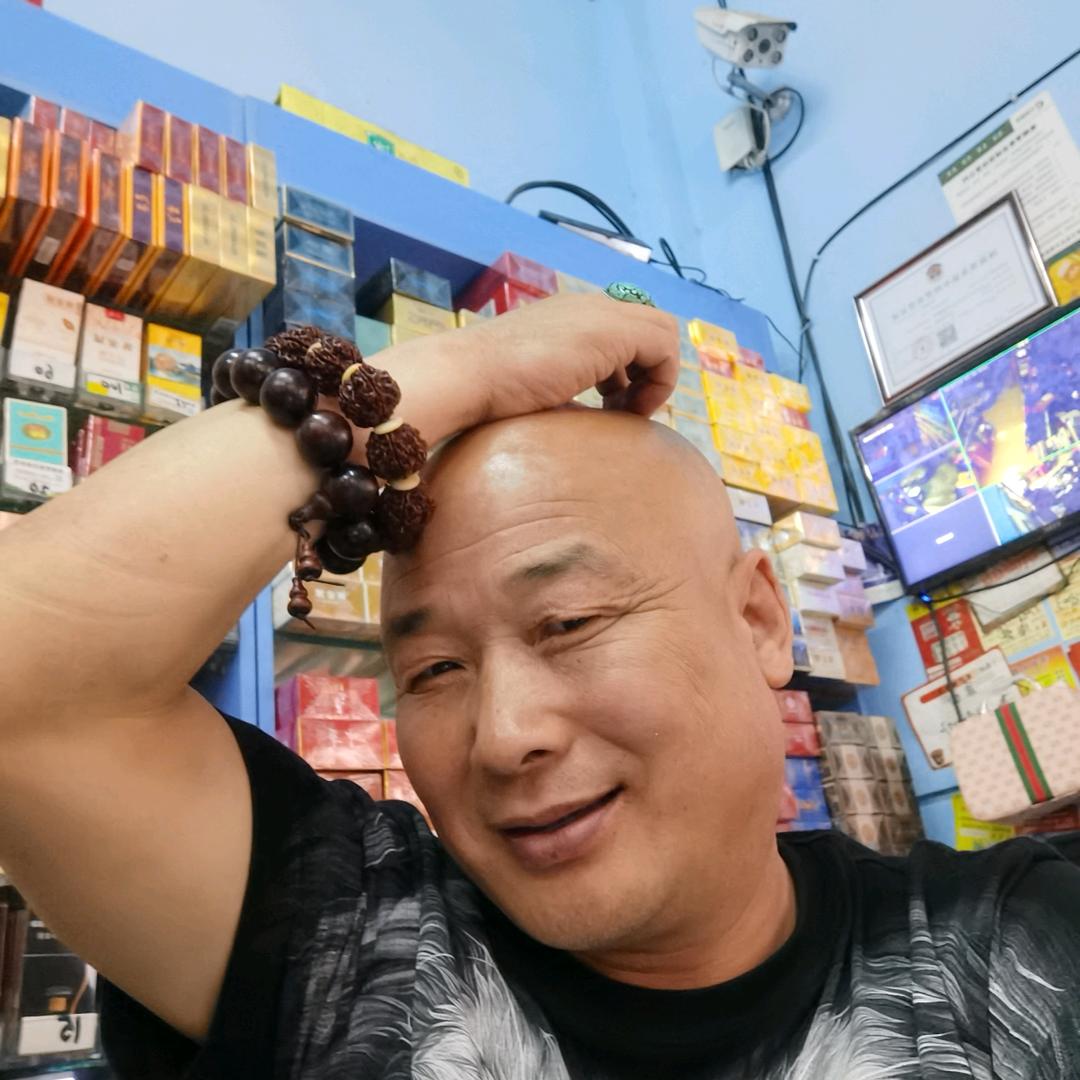 我是雪花飘飘。