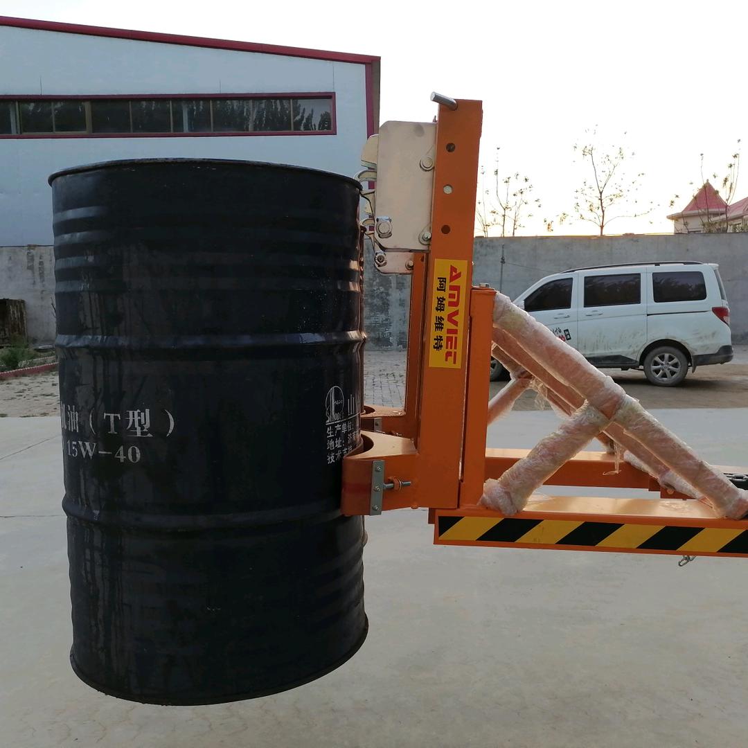 中世光油桶搬运车