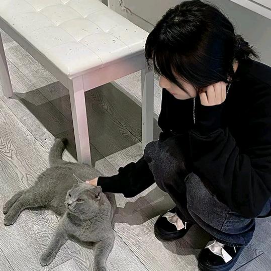 小曼.