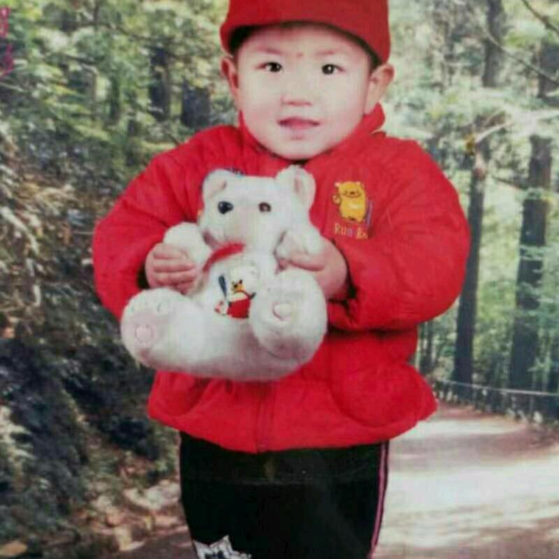 低调 (･ω･)大叔'＆