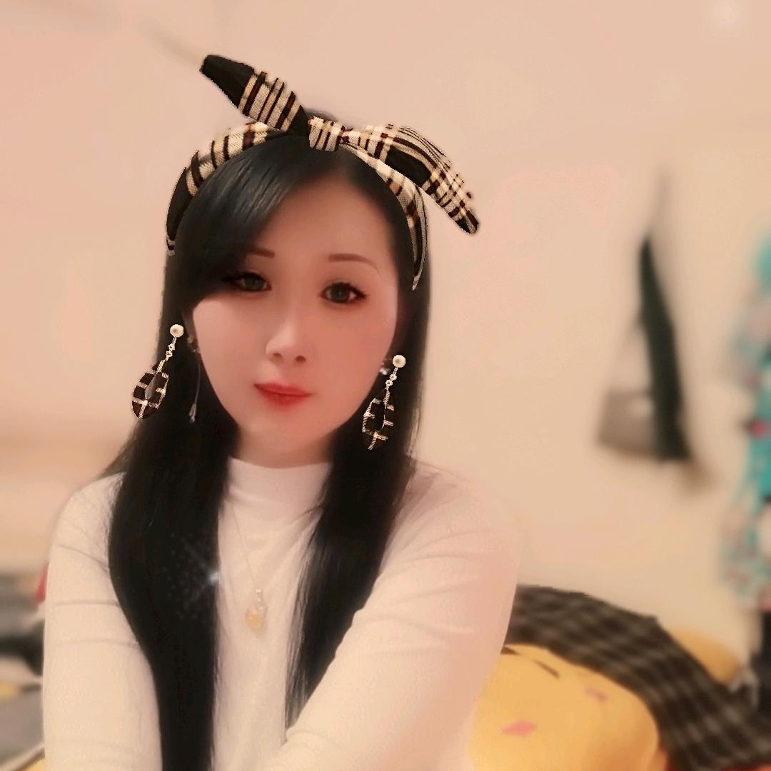 芳芳穿搭