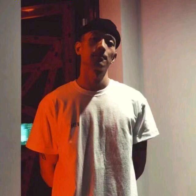 李峰磬了