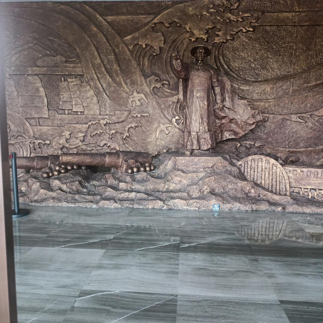 座在坟头条戏鬼