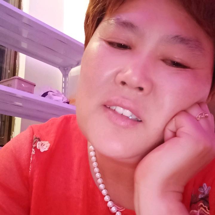 心中的痛用微笑掩盖