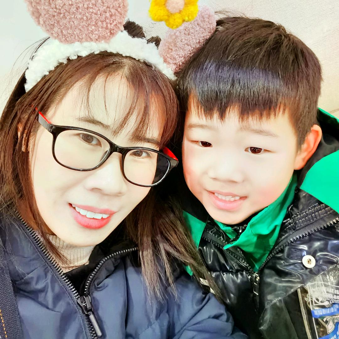 猴崽儿妈妈在家带娃