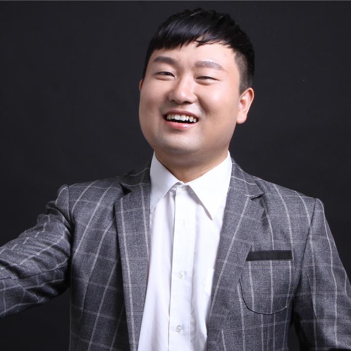 爱跑调的天明