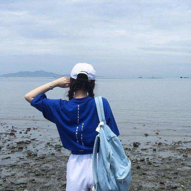 淡然一笑、