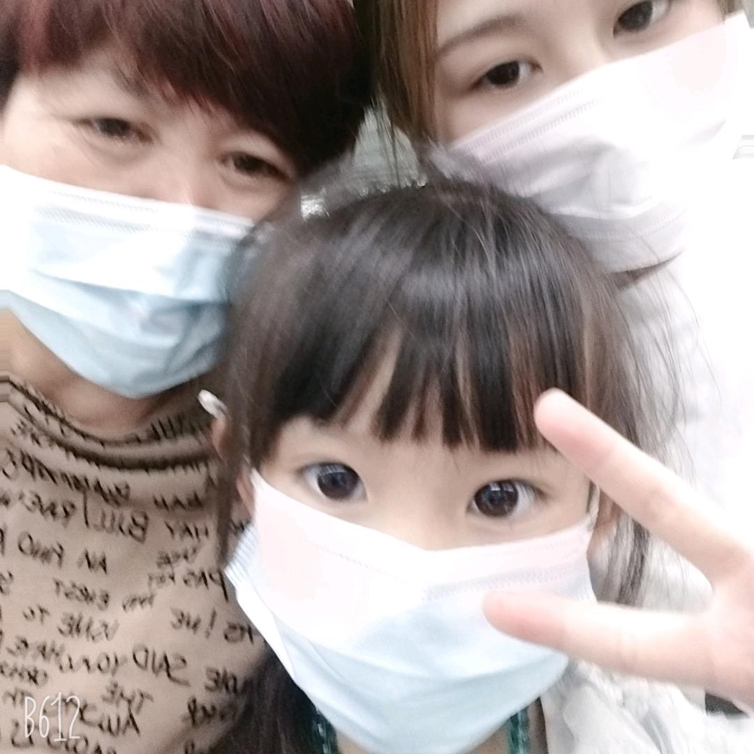 依依