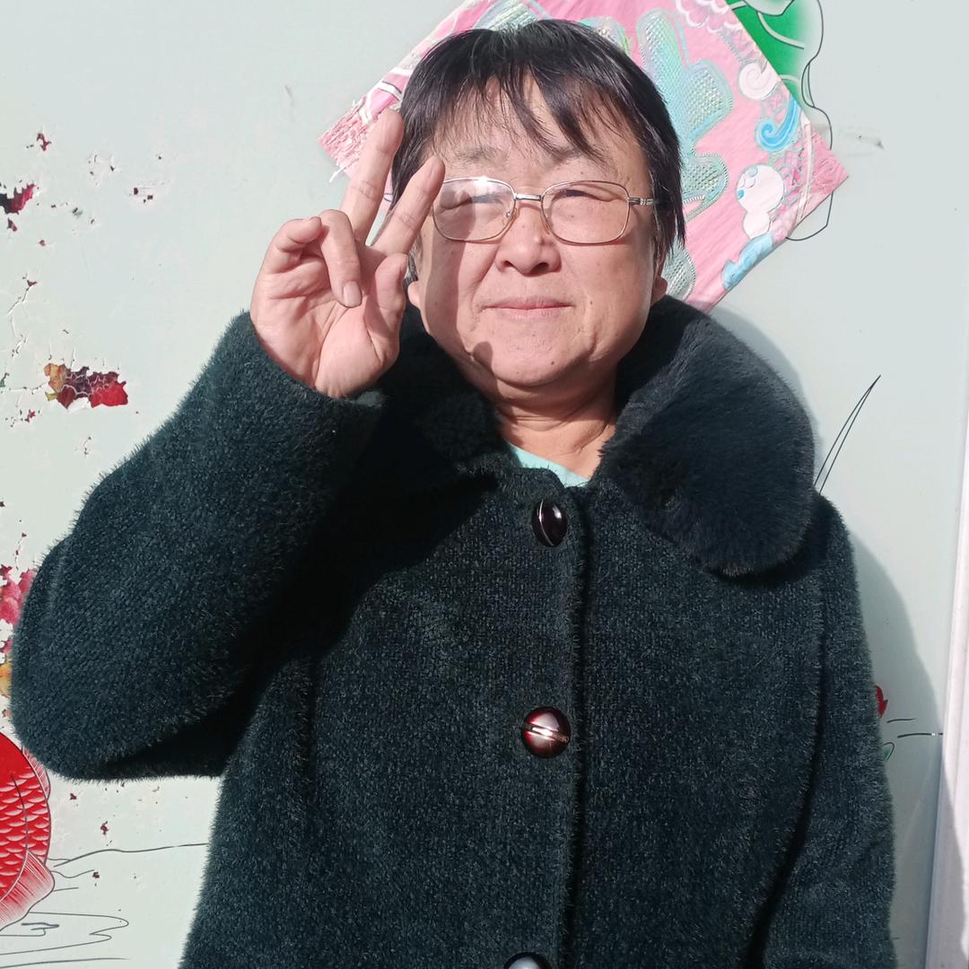 汉族女，能歌善舞