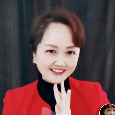 梅花姐：喜欢表演.和打手势舞