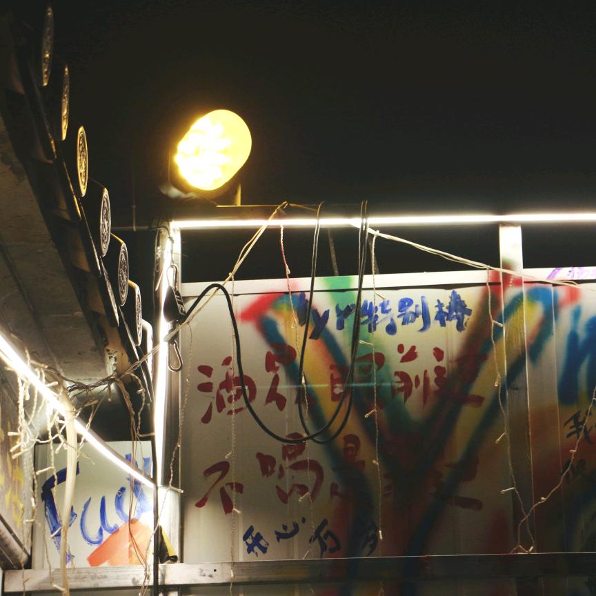 小李不敢拧油门