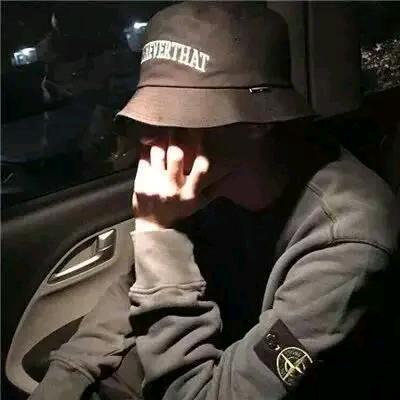 🚬浓烟້໌ᮩღ伴ꪝ᭄꯭ 酒༊