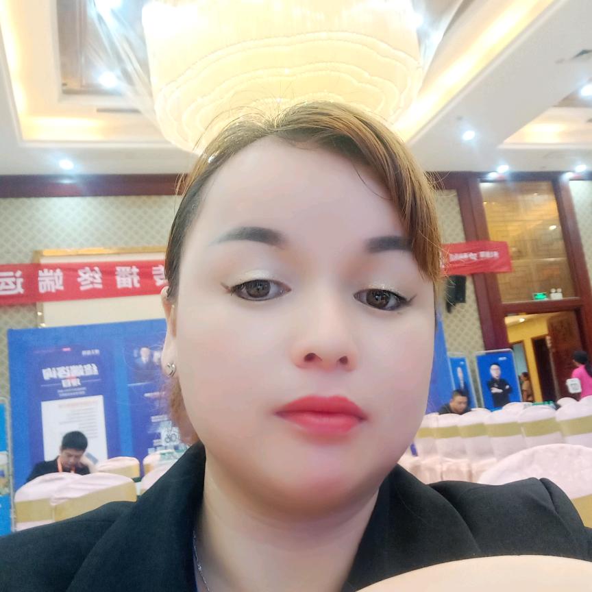 A张带温馨布艺窗帘（窗帘墙布）