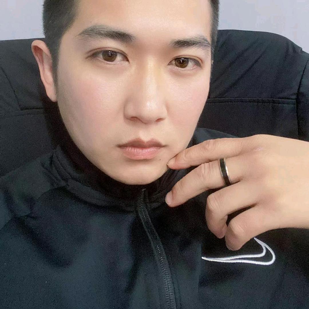 体育中心教体能的崔教练