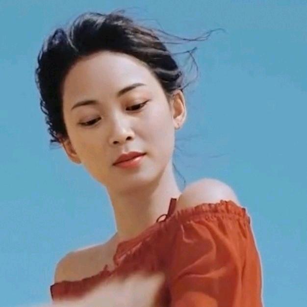 爱臭美的小周周