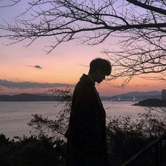 心有山海，矜而不争