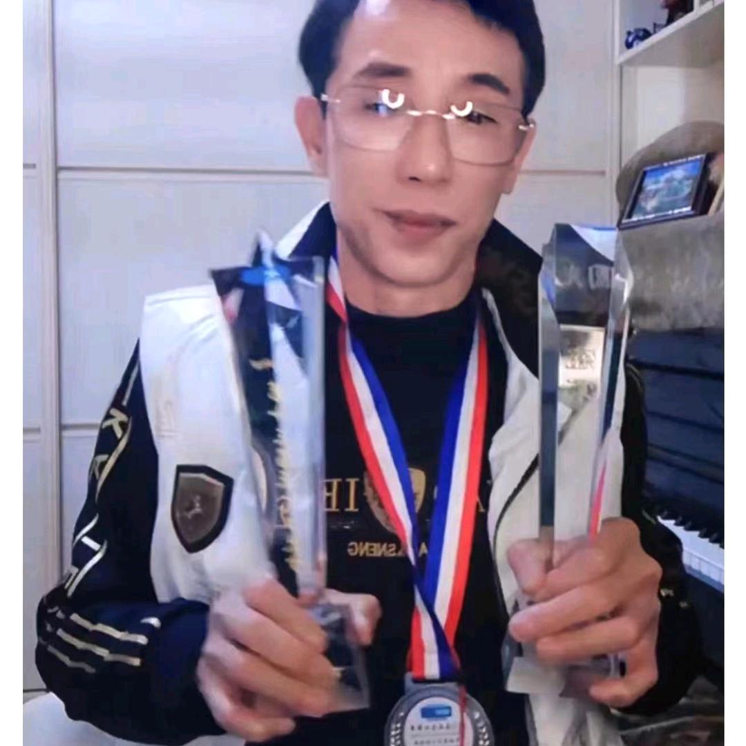 何大哥《光辉有约》口琴