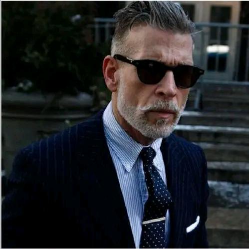 耳 火 耿(专业桥架焊接)