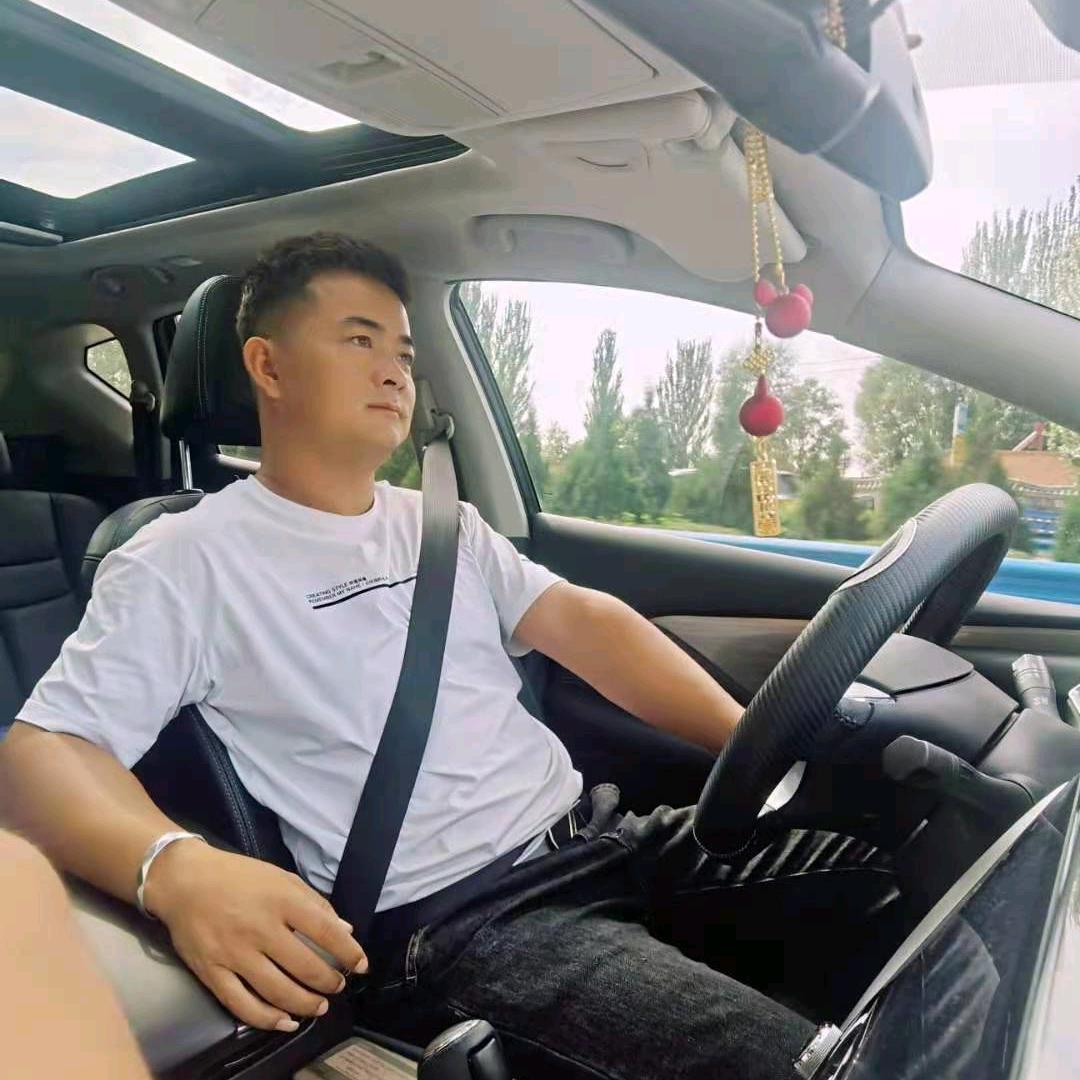 养牛的帅小伙