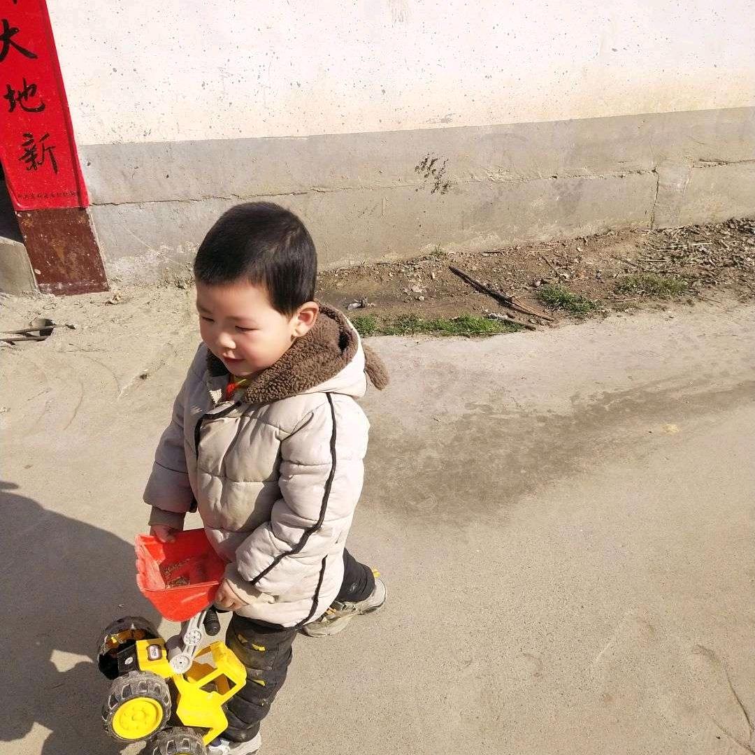 地摊小姐姐