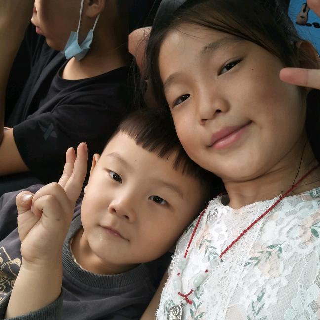 我是快乐小萌的奶奶