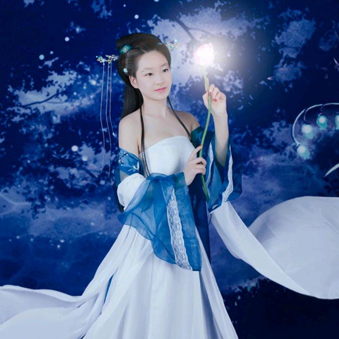 鱼在水中游