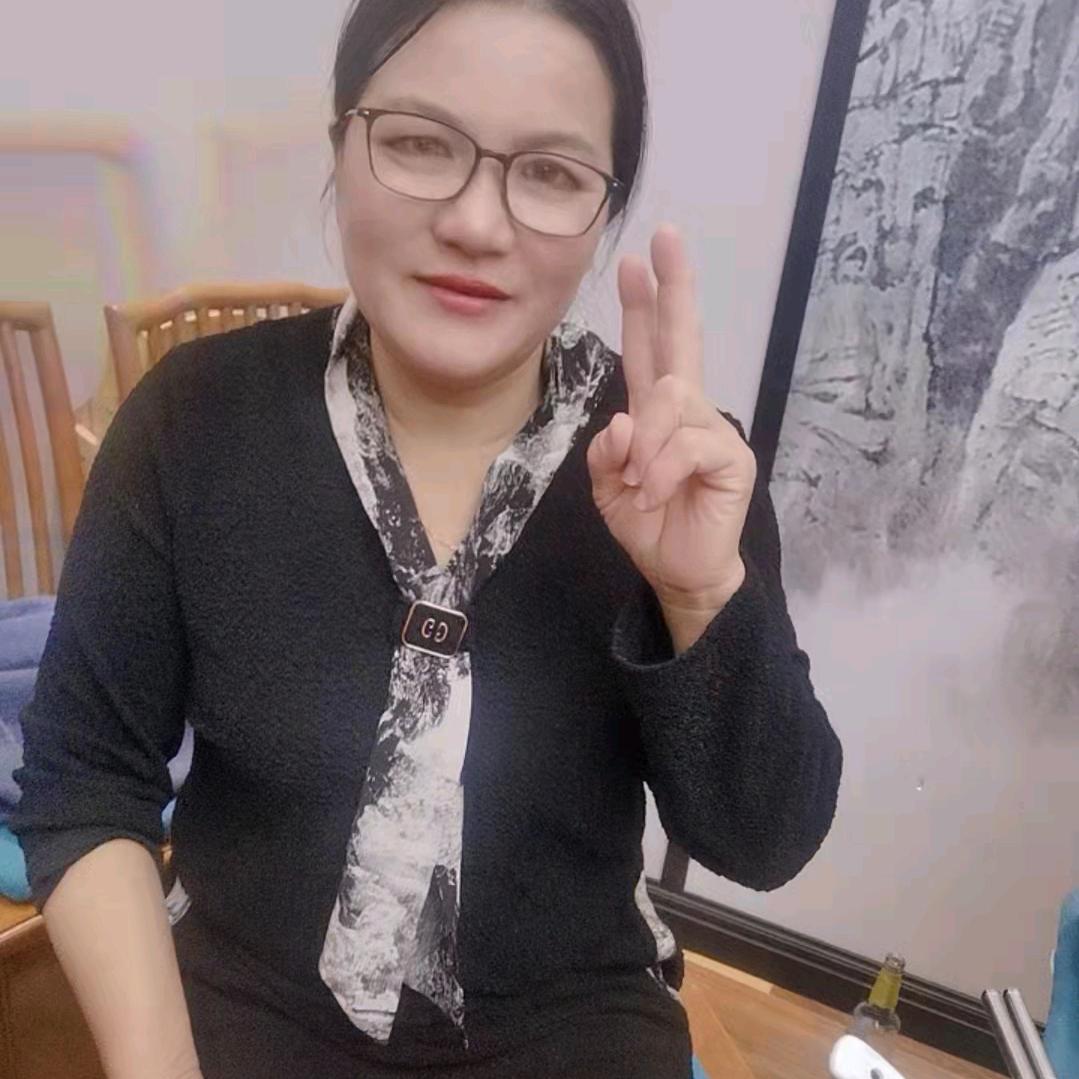 潘芳
