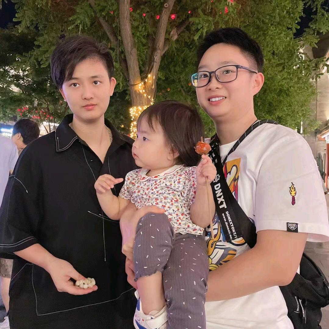 白雪莹女儿（墨墨）小姨