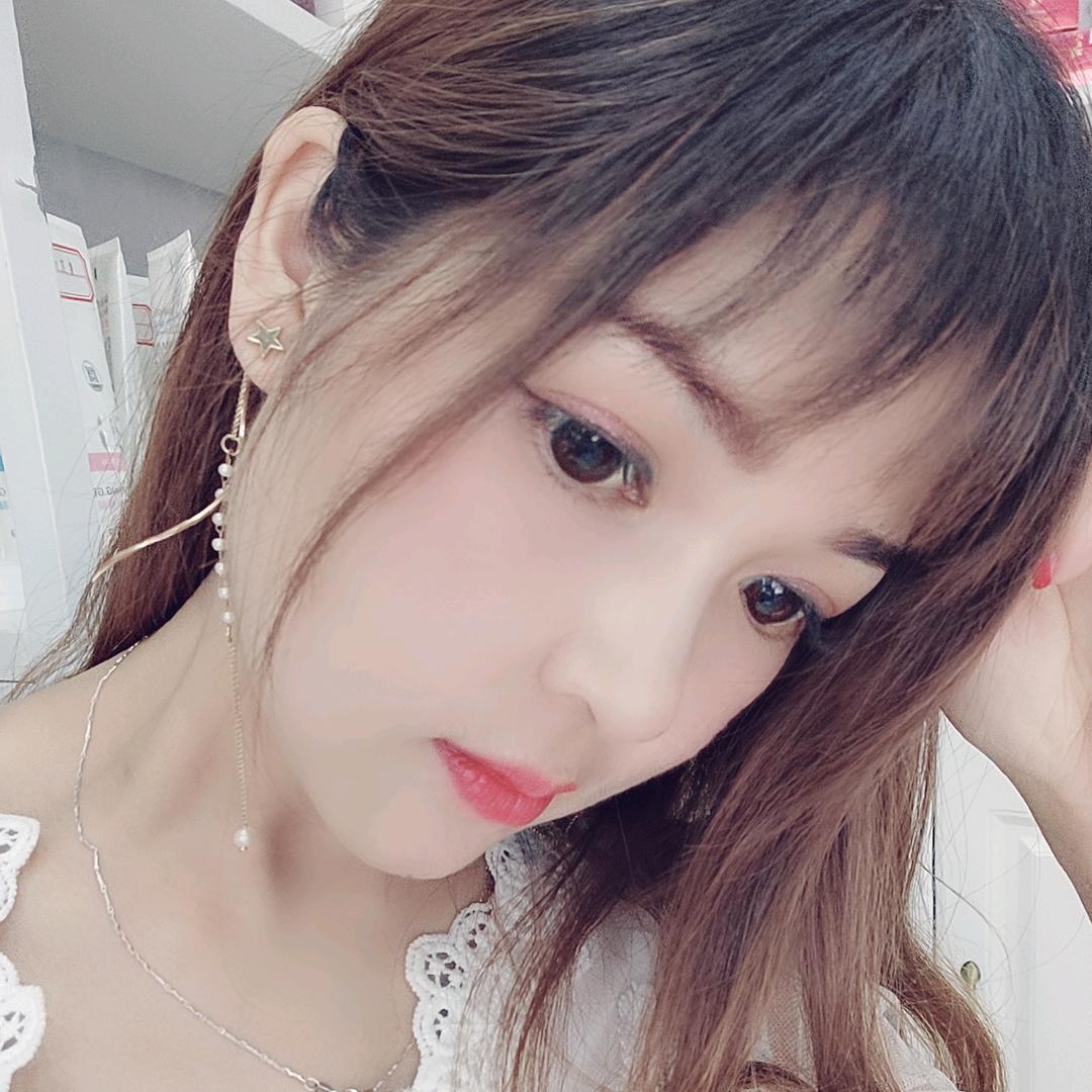 玲玲。