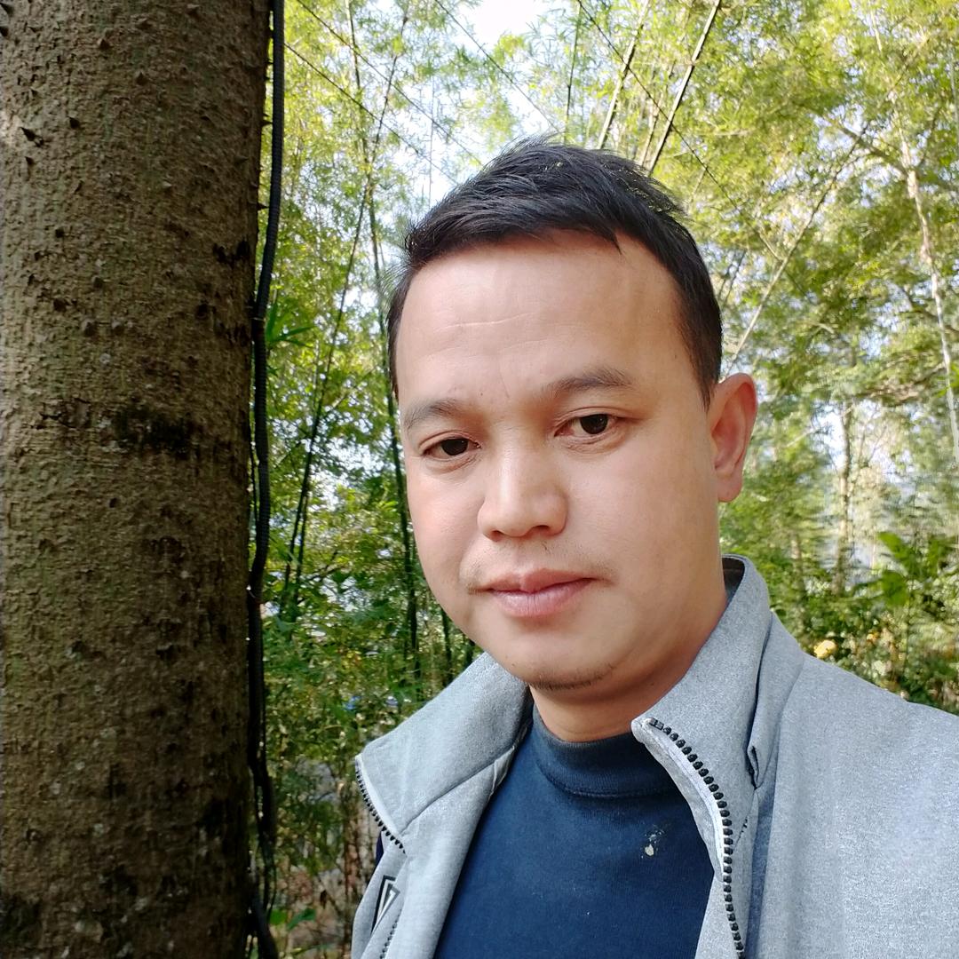 《笑着活下去》。