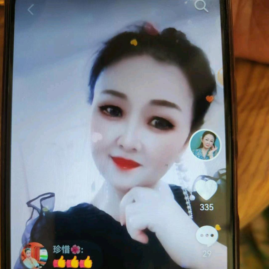 华华.