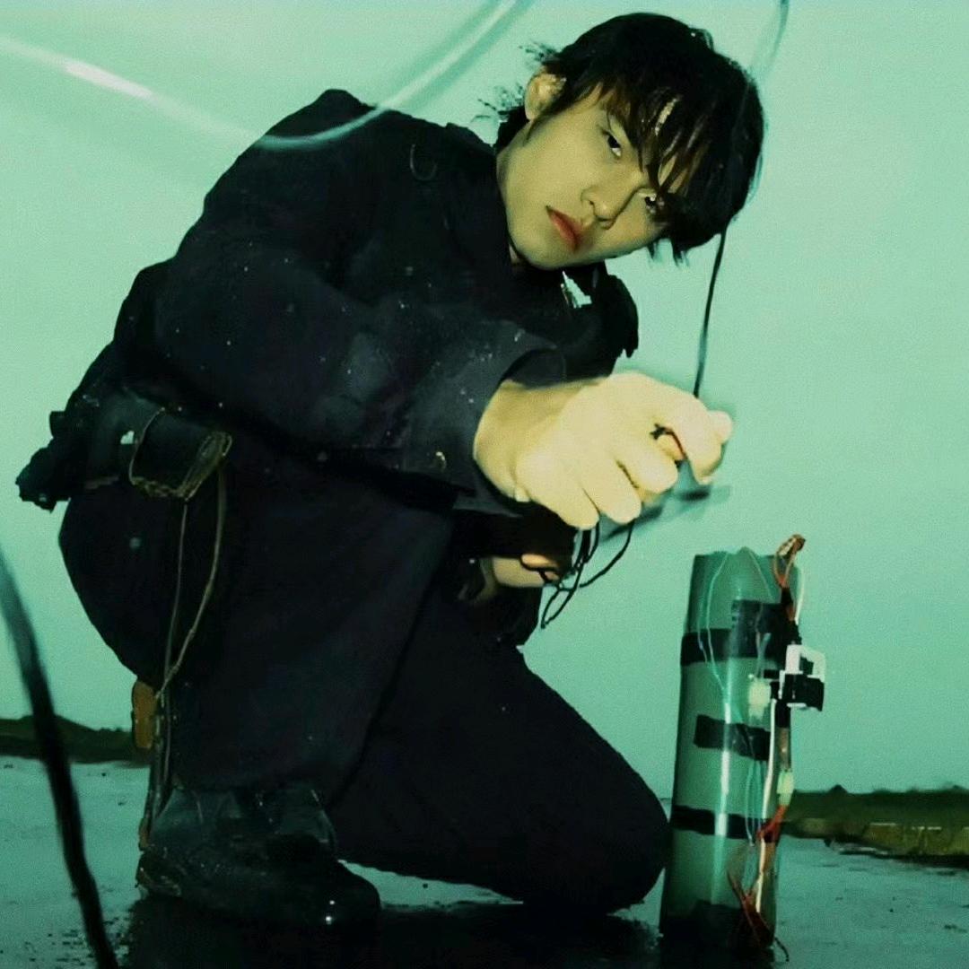 一本名叫半岛铁盒