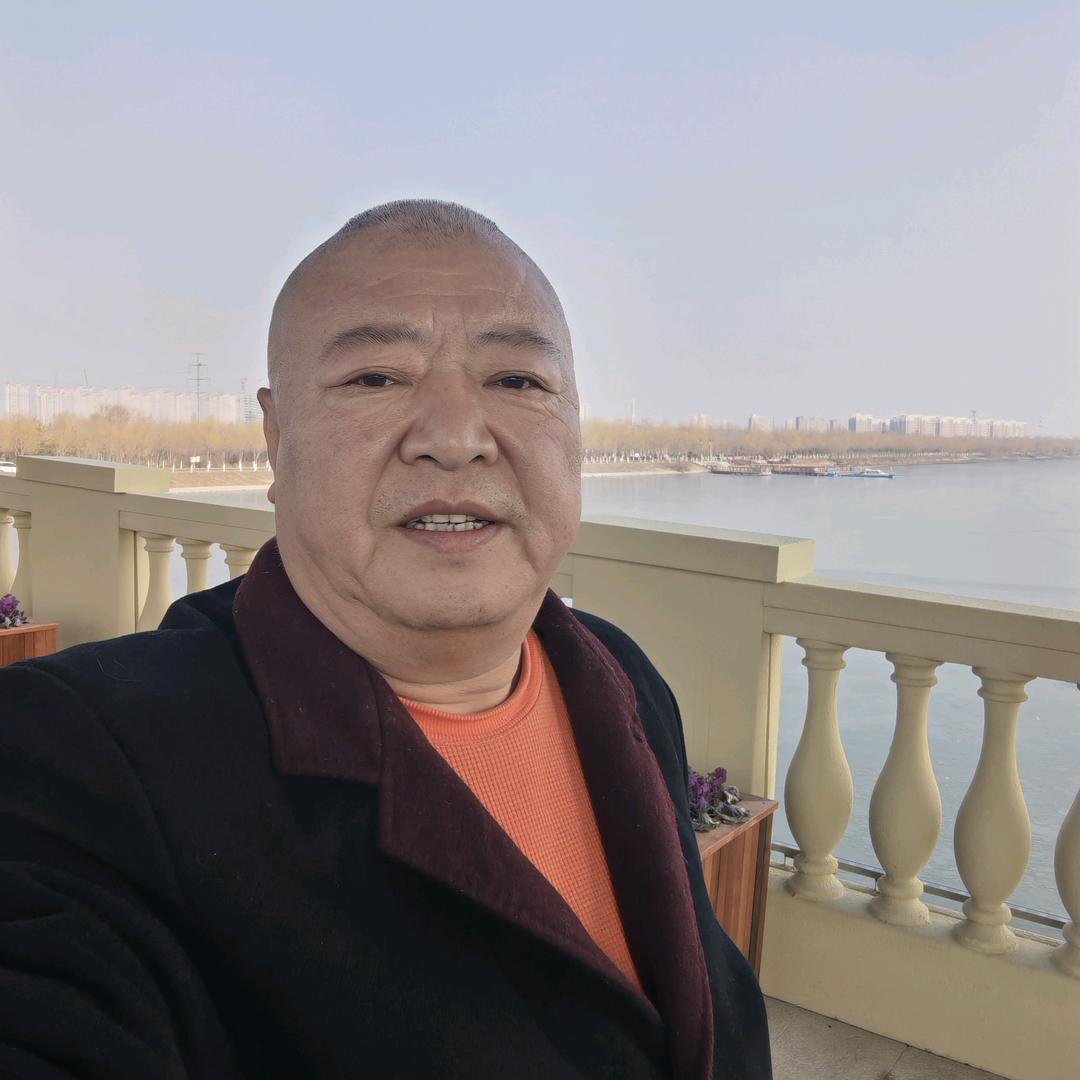 鲁E骑驴闯红灯