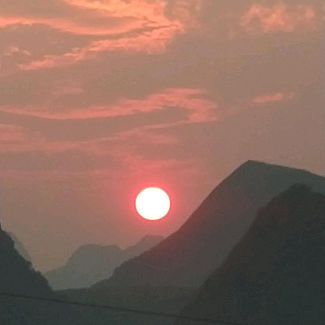 等待…（）