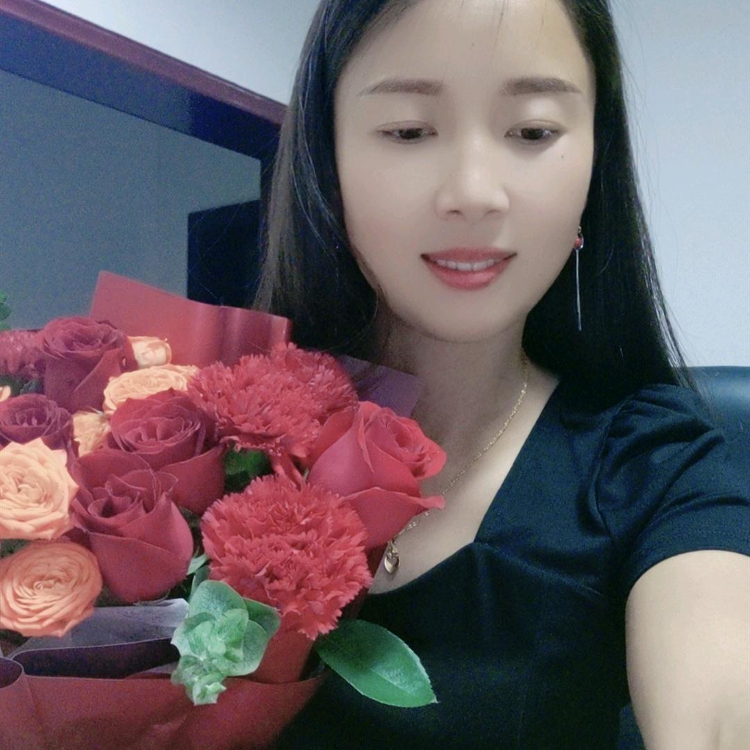 董群（客车女司机）8288
