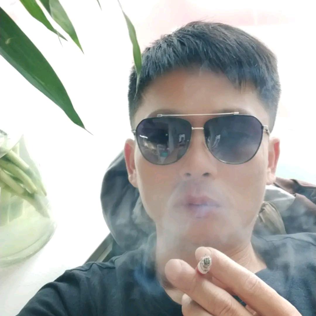 用户879076713我是鲜花小哥。