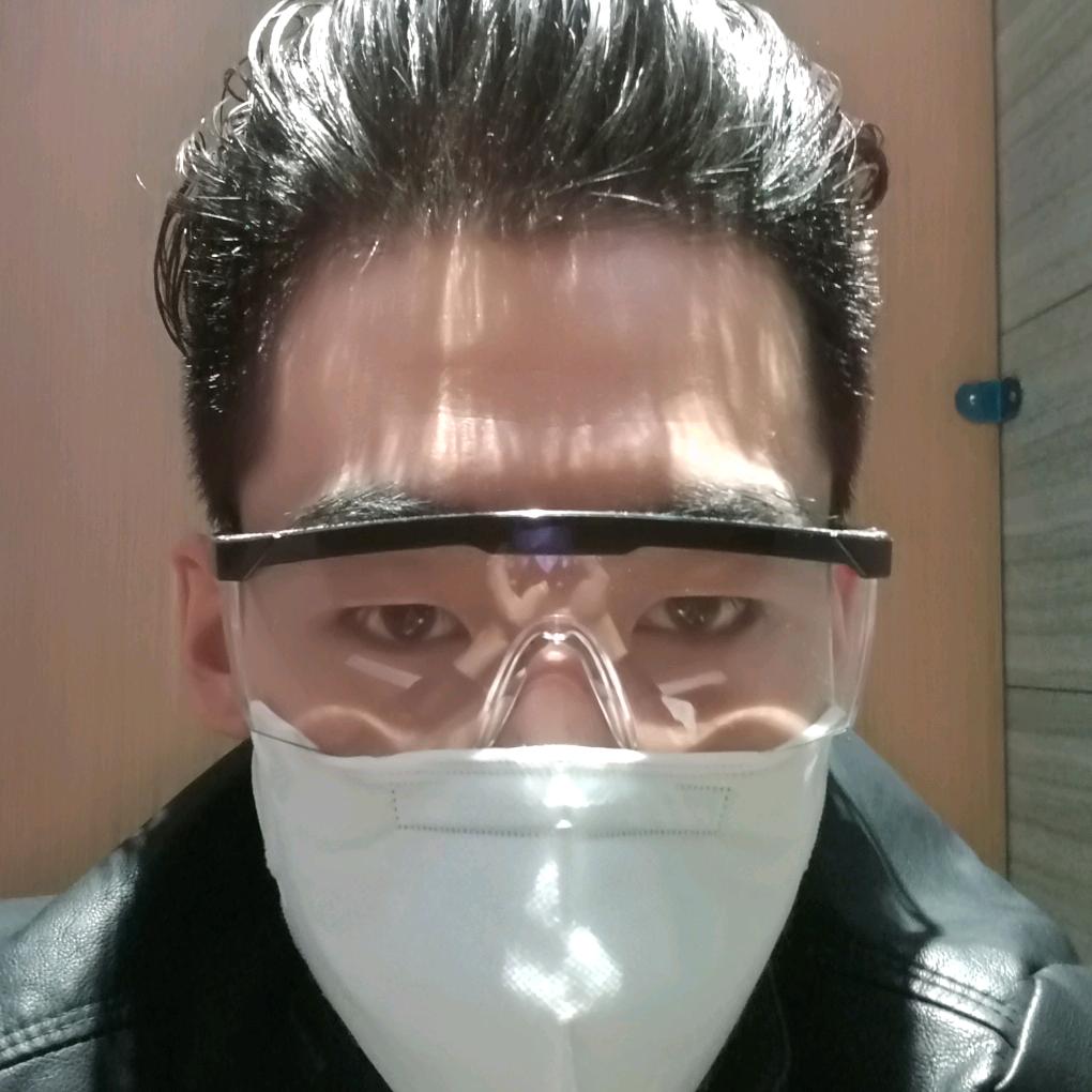 招包住快递员