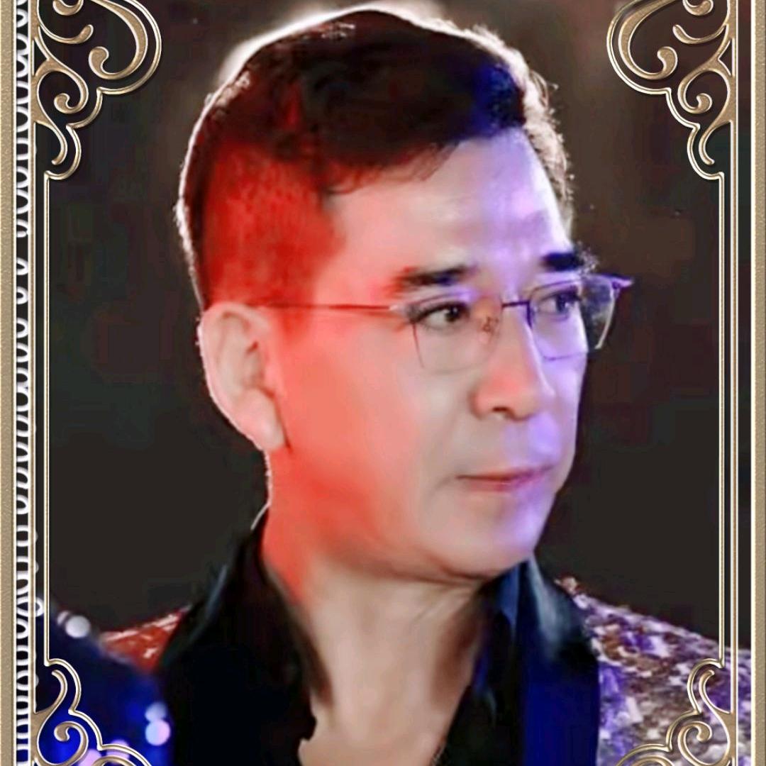 屈秋实（屈爸）