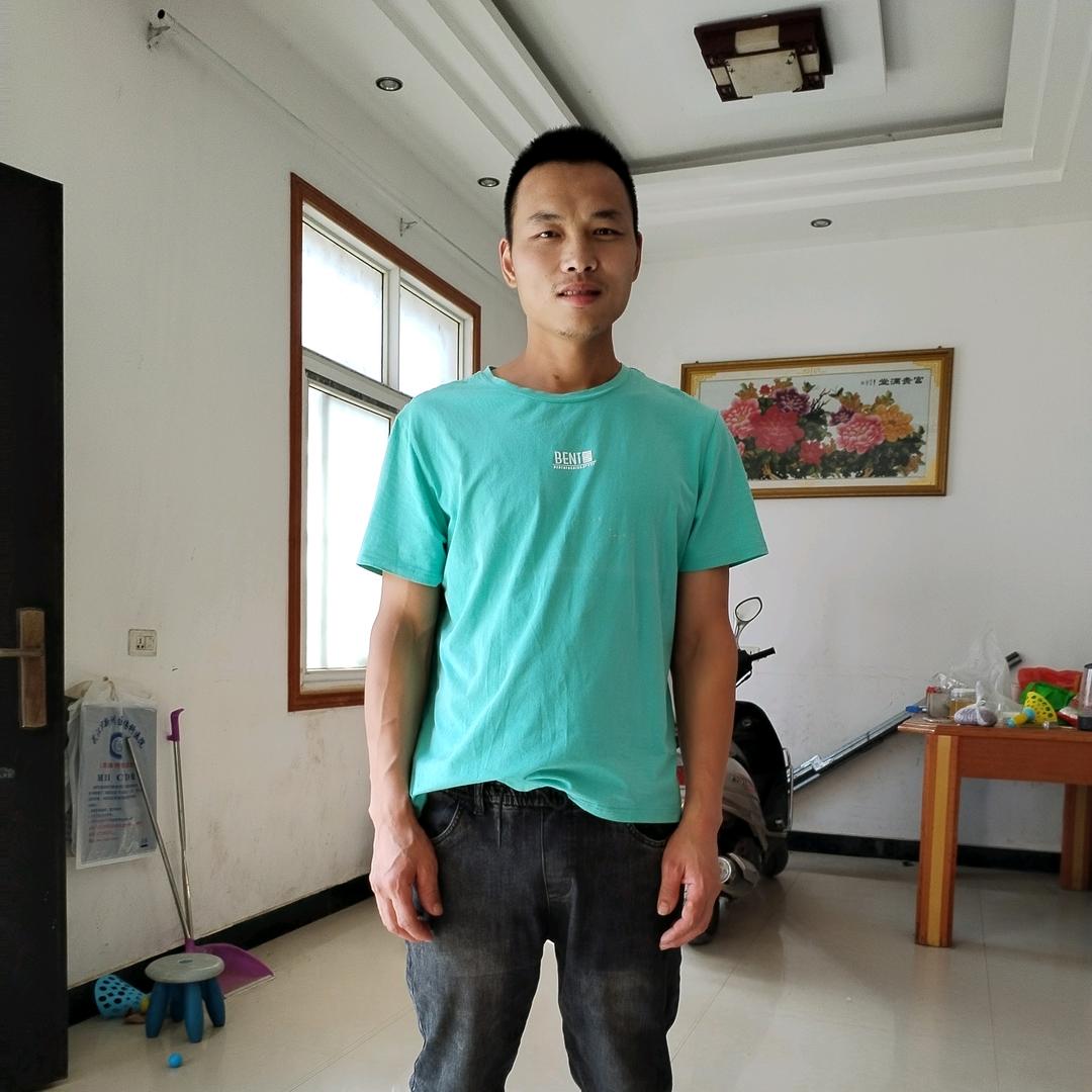 新洲家装贴砖泥工小张